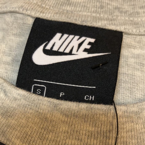 Wmns SMALL Nike Sweatshirt - Picture 5 of 7